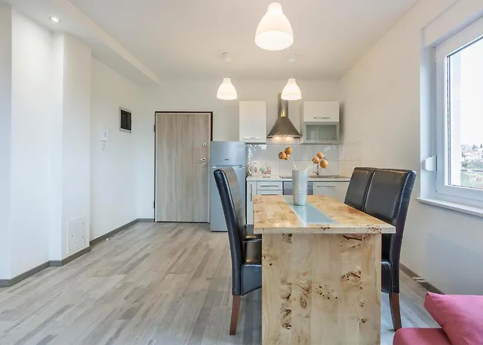 2 Bedroom Apartment Peroj