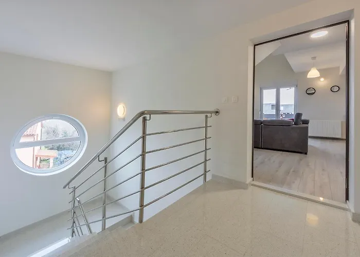 2 Bedroom Apartment Peroj