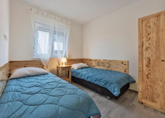 2 Bedroom Apartment Peroj
