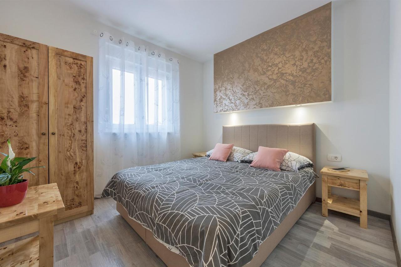 Lägenhet 2 Bedroom Peroj