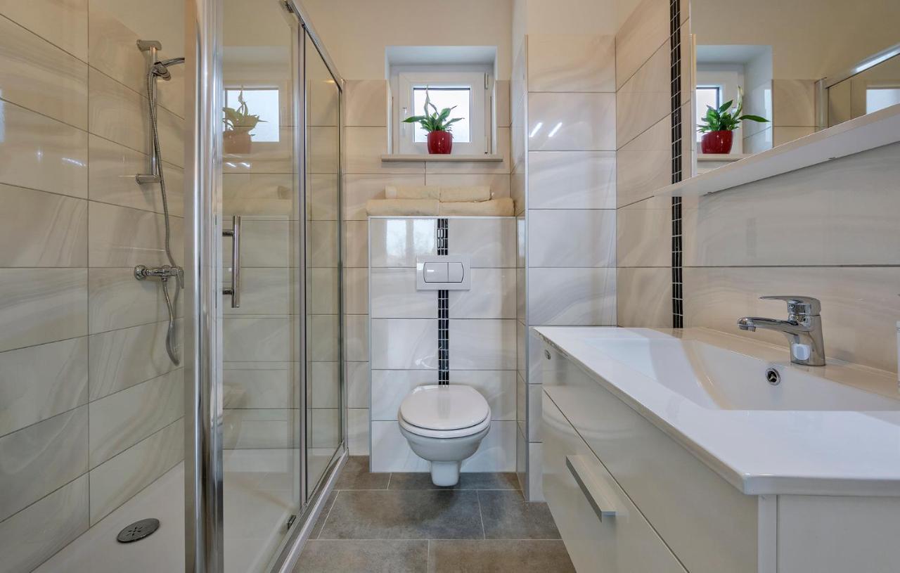2 Bedroom Peroj Lägenhet *