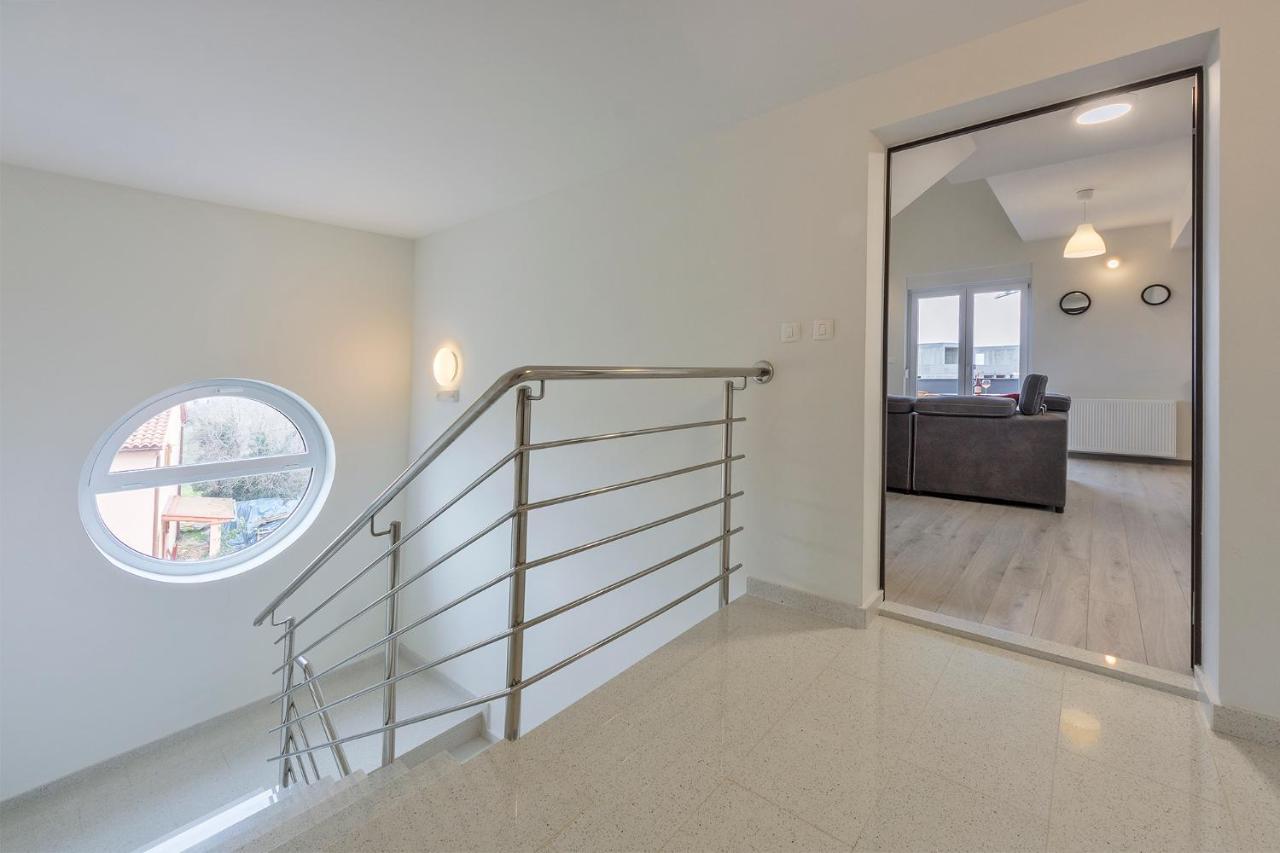 2 Bedroom Peroj Lägenhet *